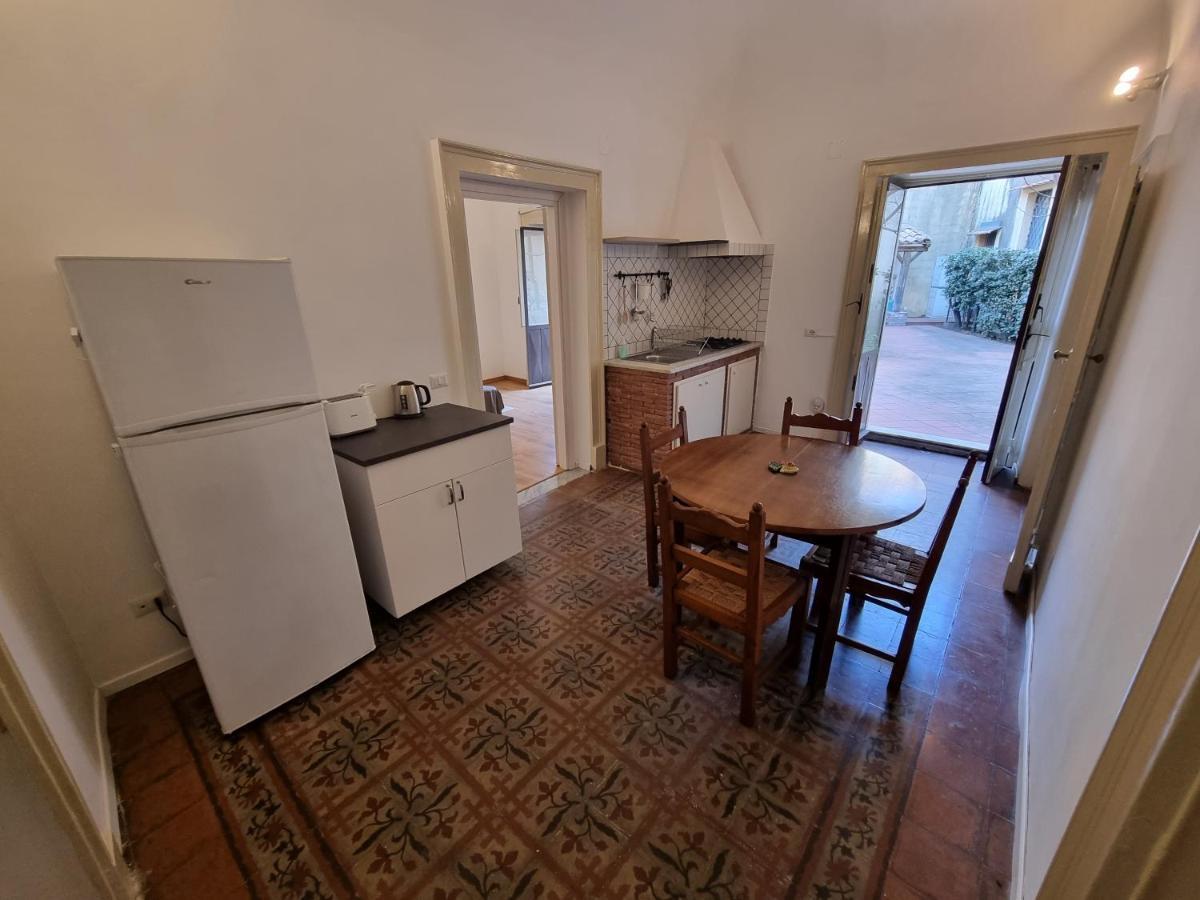 Palazzo Mannino Apartments คาตาเนีย ภายนอก รูปภาพ